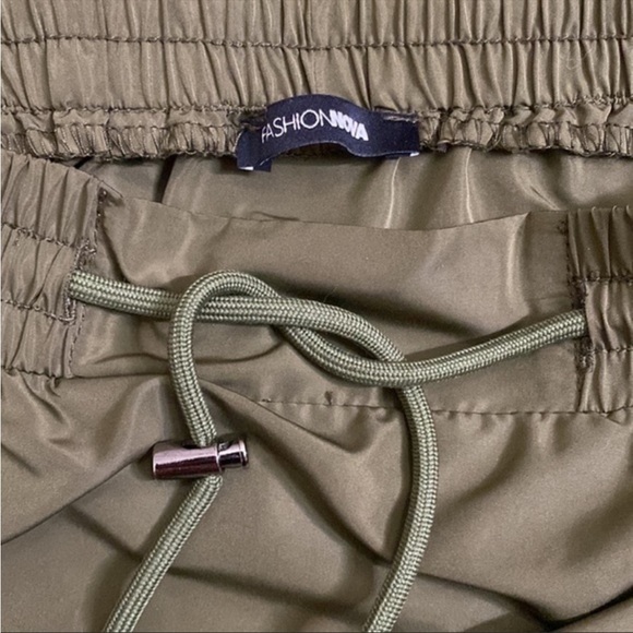 NWOT FASHION NOVA Green Aviator  Strapless Silky Cargo Jumper Romper Jumpsuit M - Picture 7 of 16